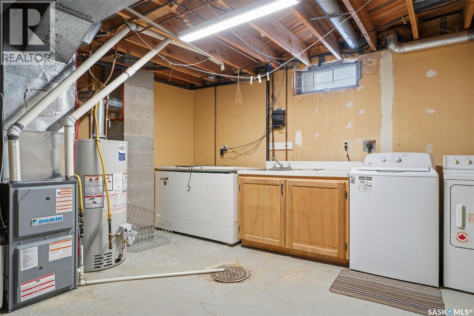 121 Simon Fraser Crescent, Saskatoon, SK - Indoor