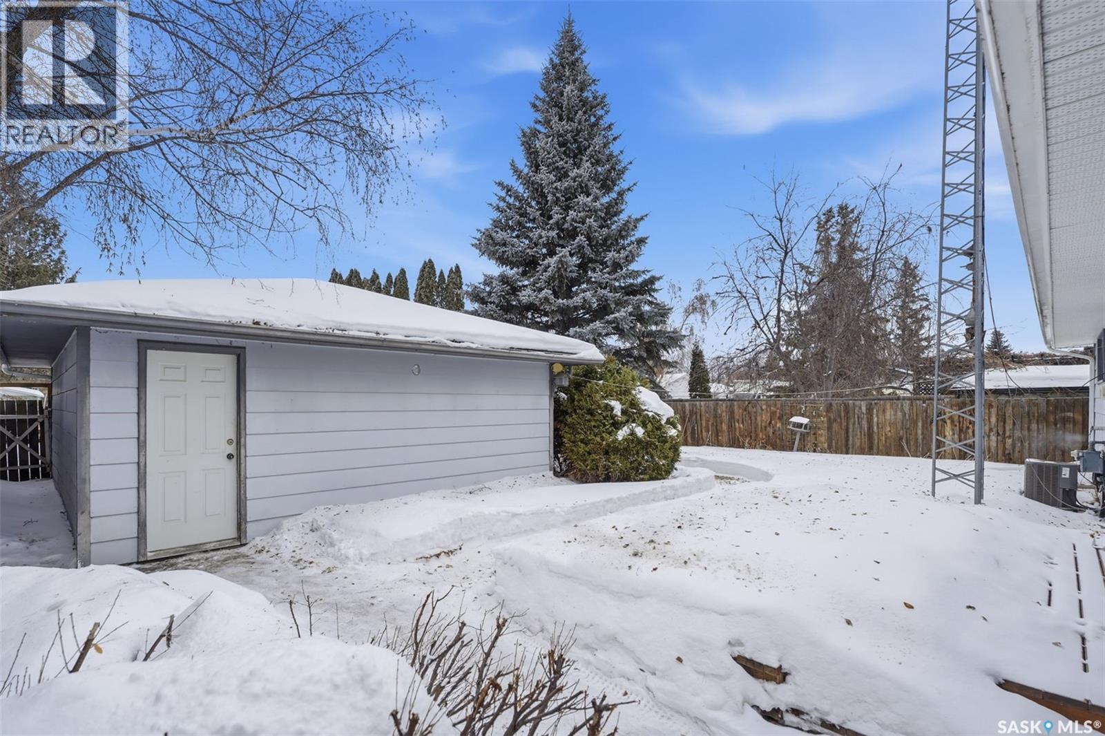 121 Simon Fraser Crescent, Saskatoon, SK - Outdoor