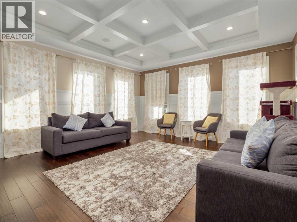 18 Northlander Road W, Lethbridge, AB - Indoor Photo Showing Living Room