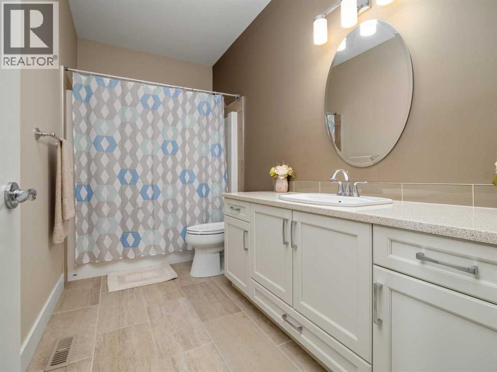 18 Northlander Road W, Lethbridge, AB - Indoor Photo Showing Bathroom