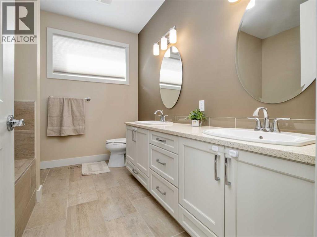 18 Northlander Road W, Lethbridge, AB - Indoor Photo Showing Bathroom