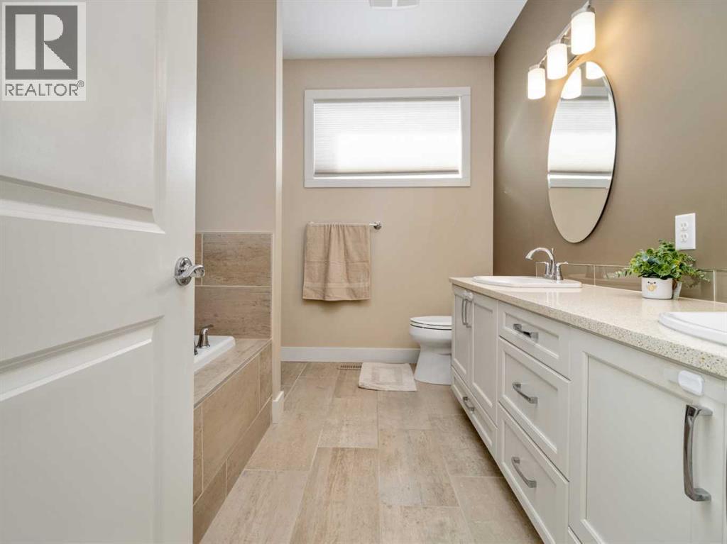 18 Northlander Road W, Lethbridge, AB - Indoor Photo Showing Bathroom