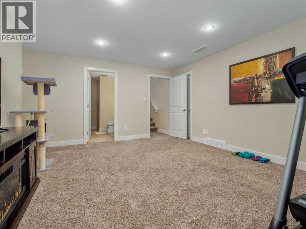 18 Northlander Road W, Lethbridge, AB - Indoor