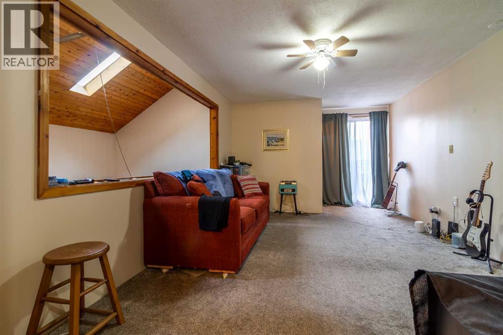 253 51 Avenue E, Claresholm, AB - Indoor Photo Showing Other Room