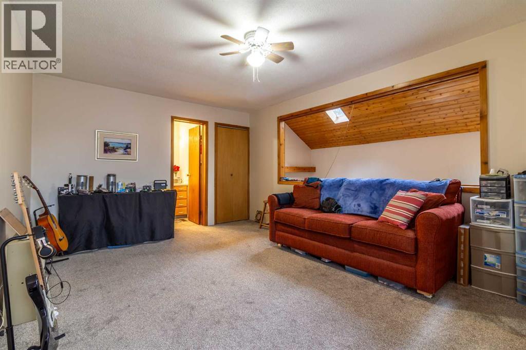 253 51 Avenue E, Claresholm, AB - Indoor Photo Showing Other Room