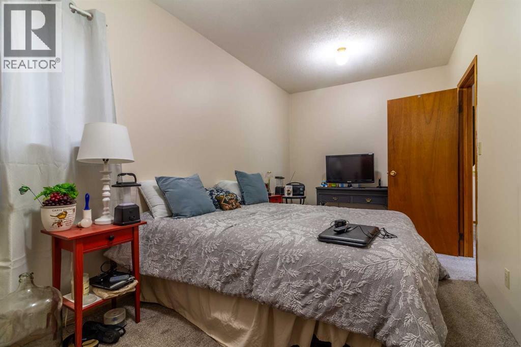253 51 Avenue E, Claresholm, AB - Indoor Photo Showing Bedroom