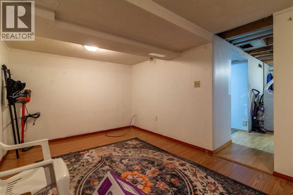 253 51 Avenue E, Claresholm, AB - Indoor Photo Showing Other Room