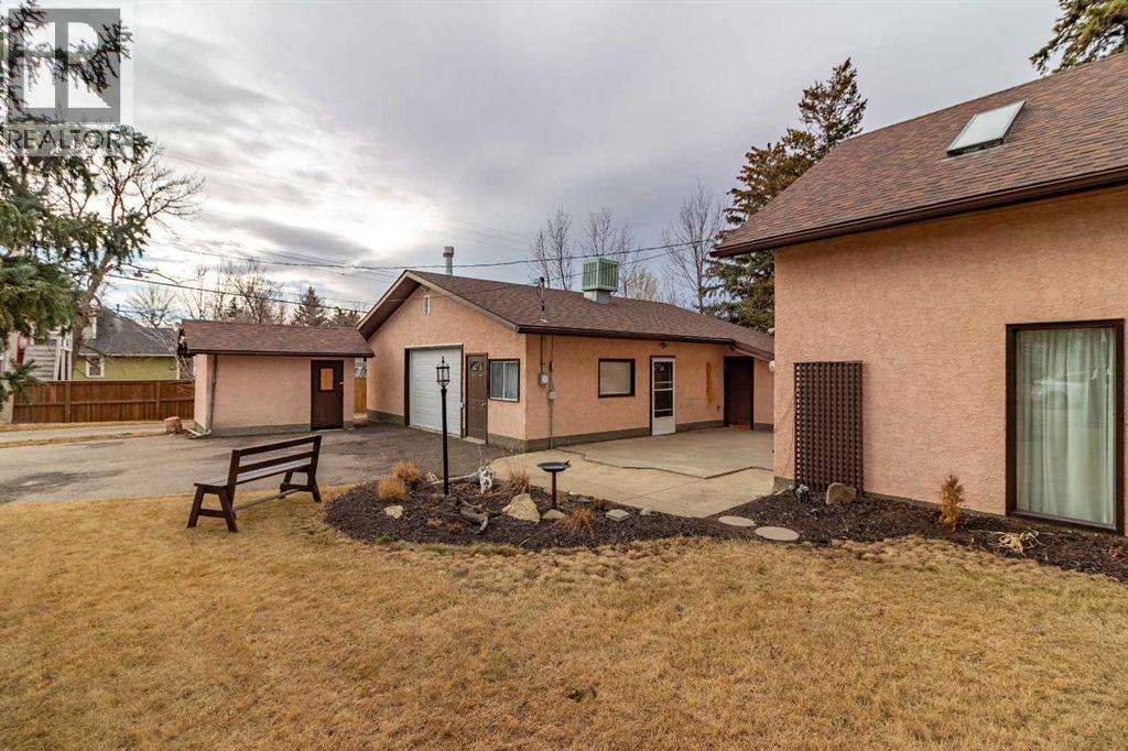 253 51 Avenue E, Claresholm, AB - Outdoor