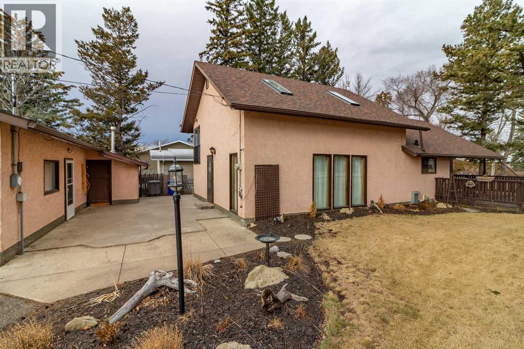 253 51 Avenue E, Claresholm, AB - Outdoor With Exterior