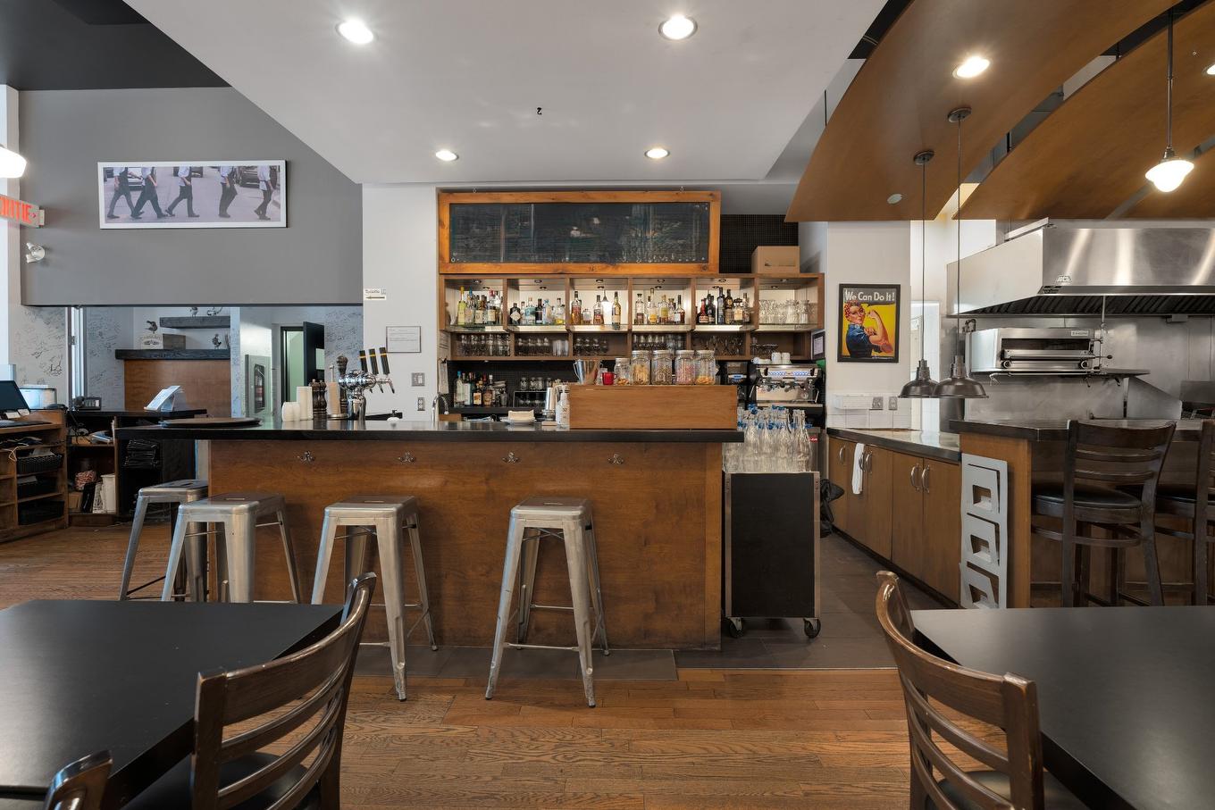 Bar - 82-82 - 90 Rue Wellington N., Sherbrooke (Les Nations), QC - Indoor