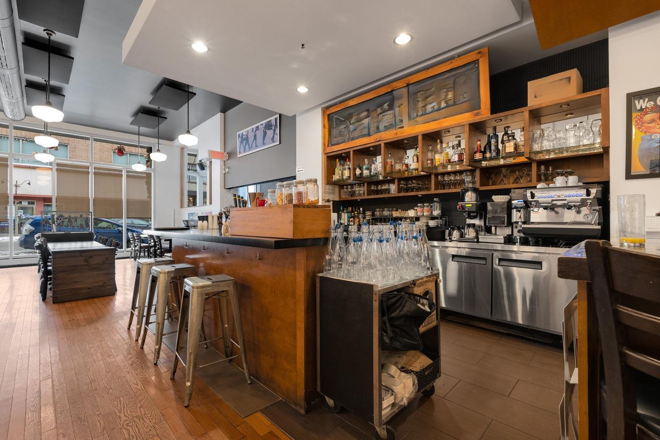 Bar - 82-82 - 90 Rue Wellington N., Sherbrooke (Les Nations), QC - Indoor