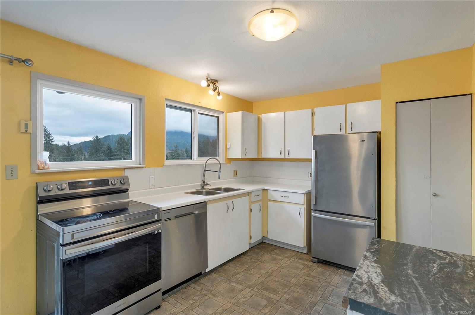 431 Macmillan Dr, Sayward, BC