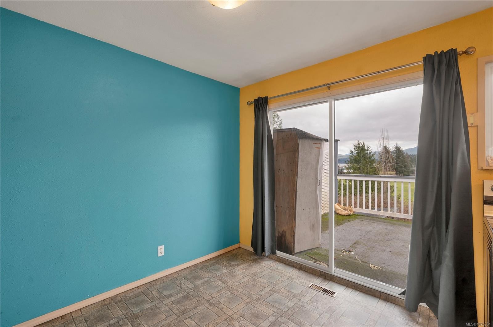 431 Macmillan Dr, Sayward, BC