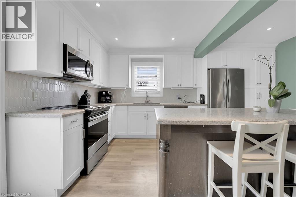 62 Knoll Street, Port Colborne, ON - Indoor Photo Showing Kitchen With Upgraded Kitchen
