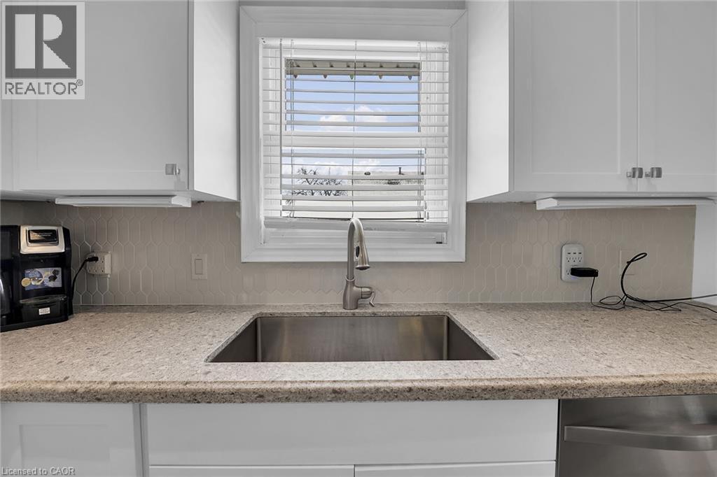 62 Knoll Street, Port Colborne, ON - Indoor Photo Showing Kitchen