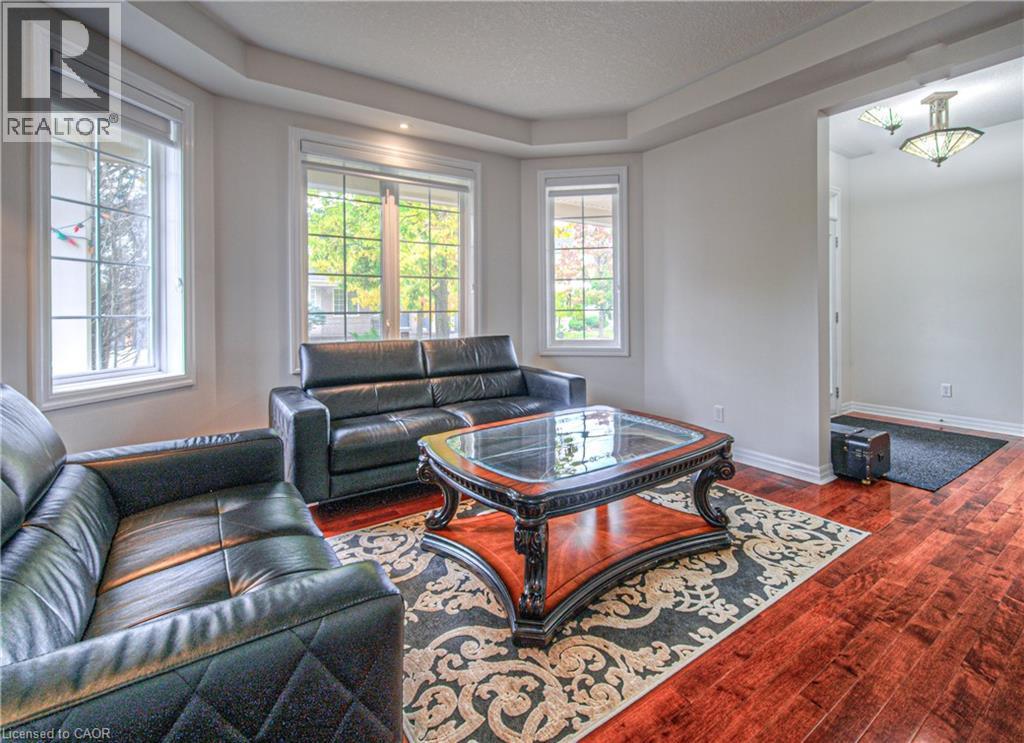 47 Dellgrove Circle, Cambridge, ON - Indoor Photo Showing Living Room