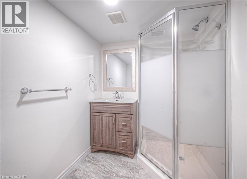 47 Dellgrove Circle, Cambridge, ON - Indoor Photo Showing Bathroom
