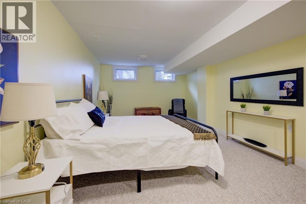 Bedroom featuring light carpet - 279 Ferndale Place, Waterloo, ON - Indoor