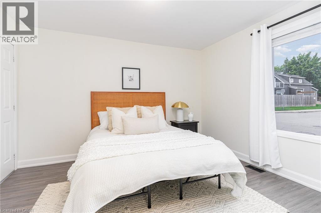 4 Robins Avenue, Hamilton, ON - Indoor Photo Showing Bedroom