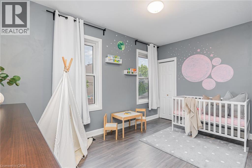 4 Robins Avenue, Hamilton, ON - Indoor