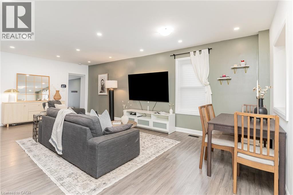 4 Robins Avenue, Hamilton, ON - Indoor