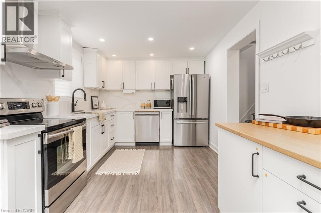 4 Robins Avenue, Hamilton, ON - Indoor Photo Showing Kitchen With Stainless Steel Kitchen With Upgraded Kitchen
