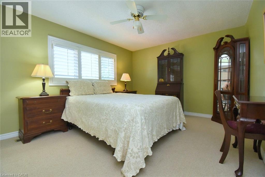 4131 Lorraine Crescent, Burlington, ON - Indoor Photo Showing Bedroom