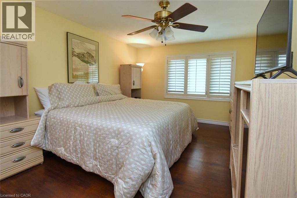 4131 Lorraine Crescent, Burlington, ON - Indoor Photo Showing Bedroom