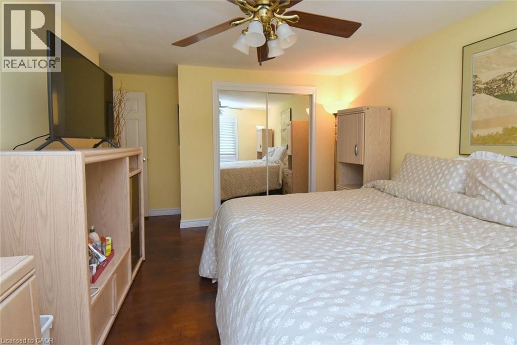 4131 Lorraine Crescent, Burlington, ON - Indoor Photo Showing Bedroom