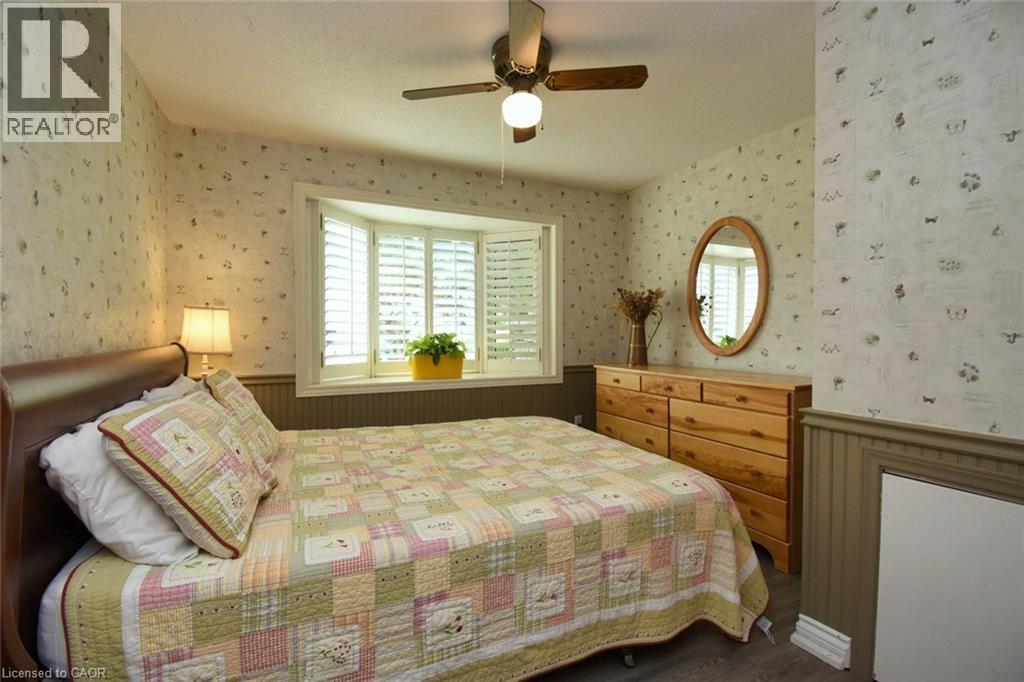 4131 Lorraine Crescent, Burlington, ON - Indoor Photo Showing Bedroom