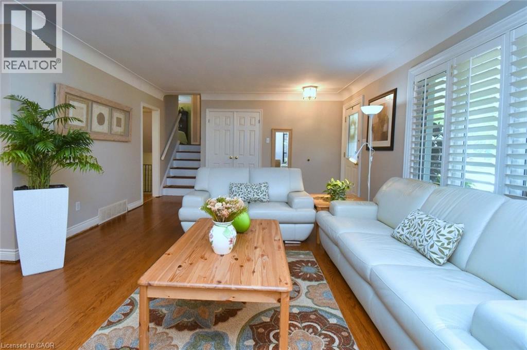 4131 Lorraine Crescent, Burlington, ON - Indoor Photo Showing Living Room