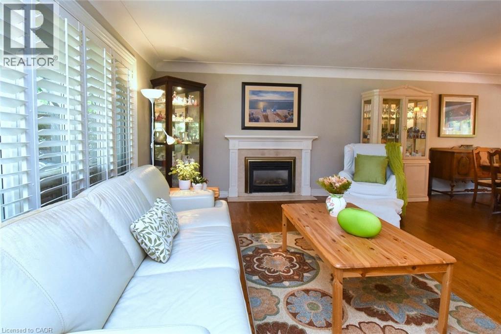 4131 Lorraine Crescent, Burlington, ON - Indoor Photo Showing Living Room With Fireplace