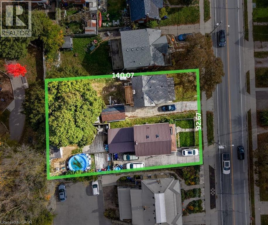 Aerial perspective of suburban area with property parcel outlined - 134 Courtland Avenue E, Kitchener, ON