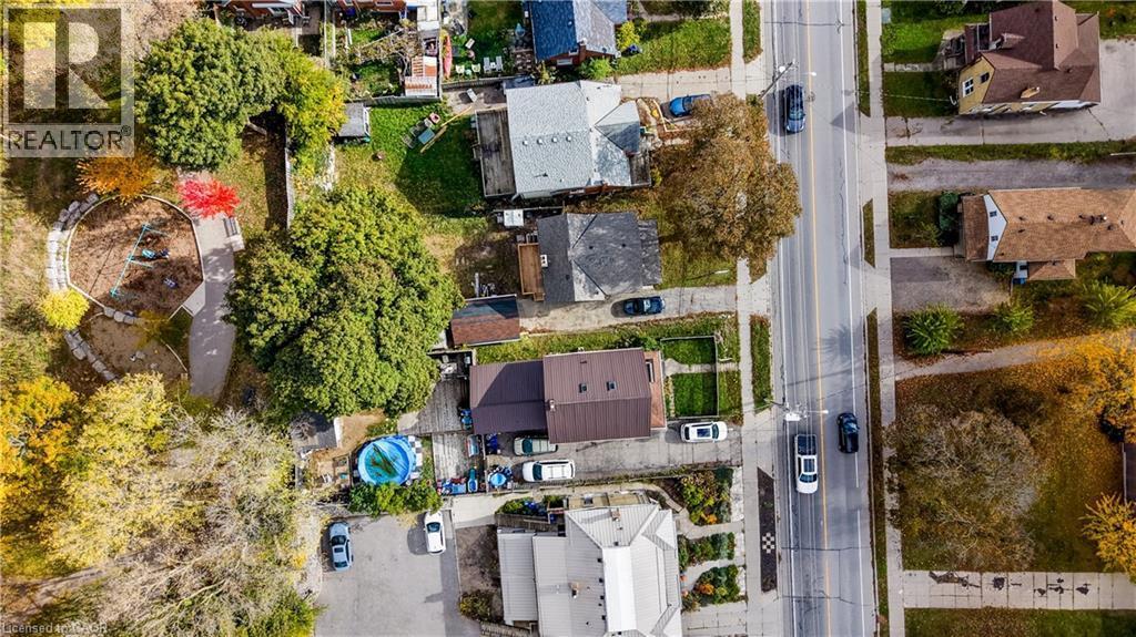 Aerial perspective of suburban area featuring a pool - 134 Courtland Avenue E, Kitchener, ON