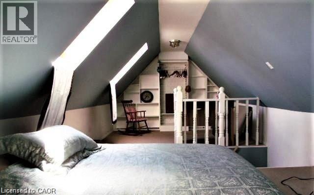 Bedroom with vaulted ceiling and a skylight - 134 Courtland Avenue E, Kitchener, ON
