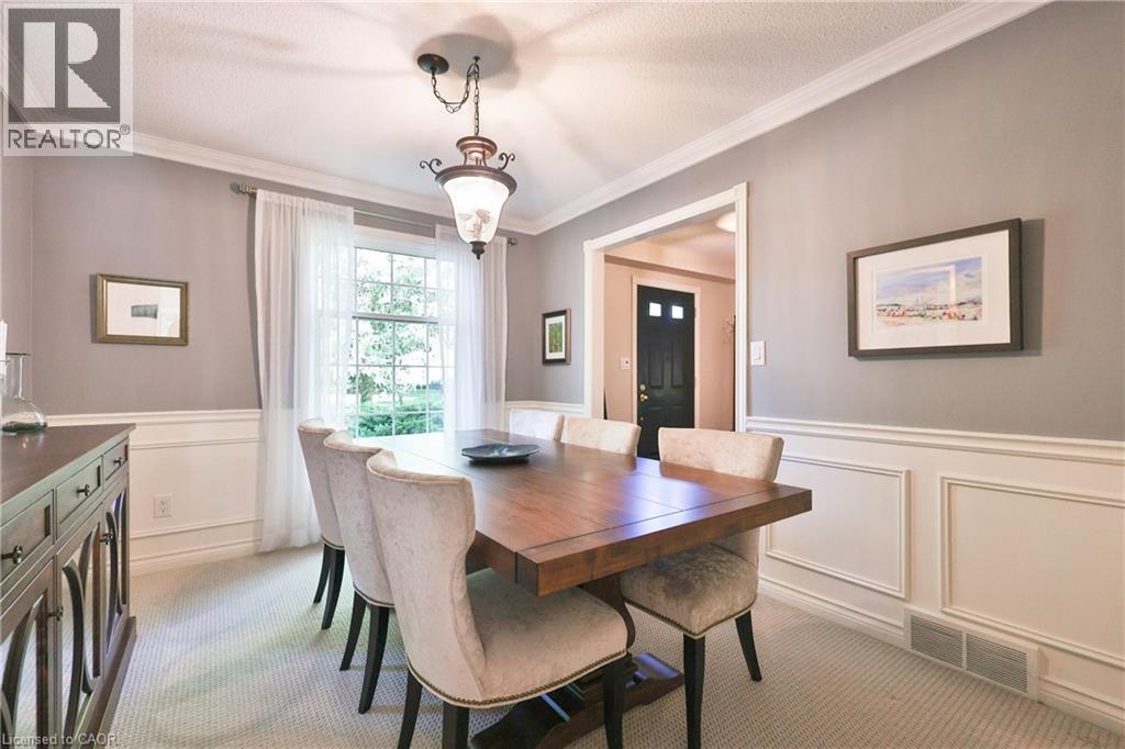 206 Rossmore Boulevard, Burlington, ON - Indoor Photo Showing Dining Room