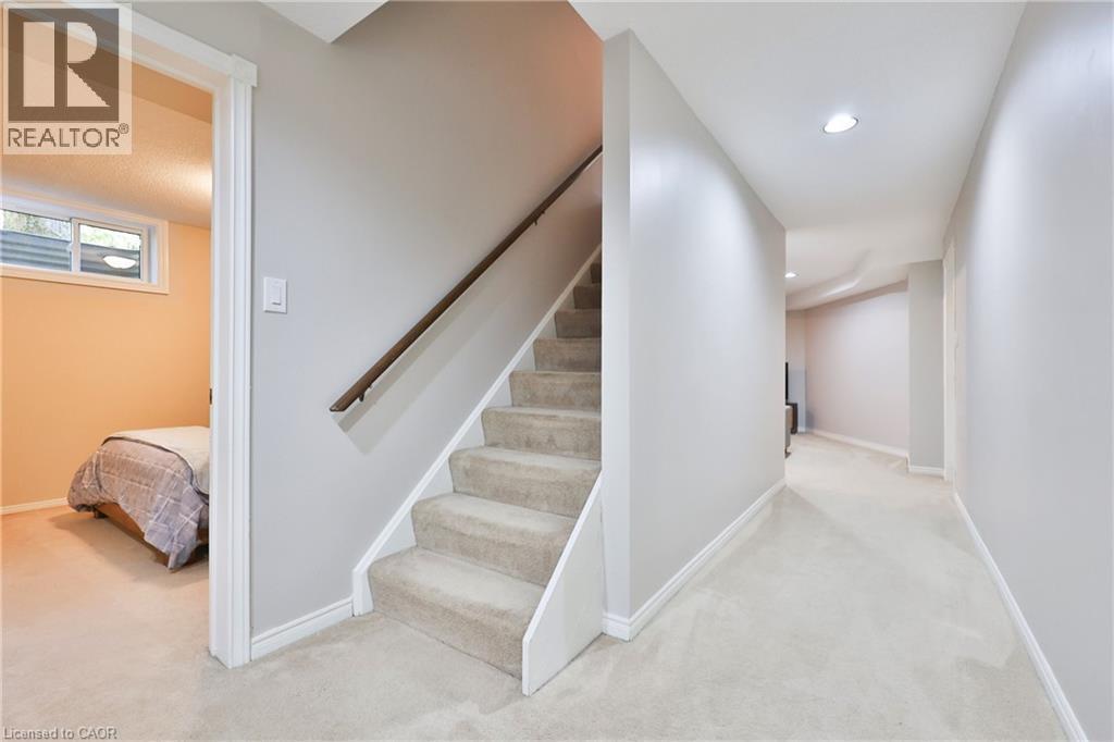 206 Rossmore Boulevard, Burlington, ON - Indoor Photo Showing Other Room