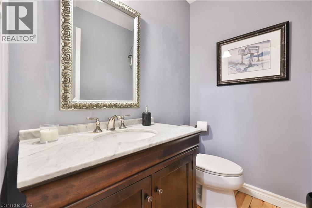206 Rossmore Boulevard, Burlington, ON - Indoor Photo Showing Bathroom