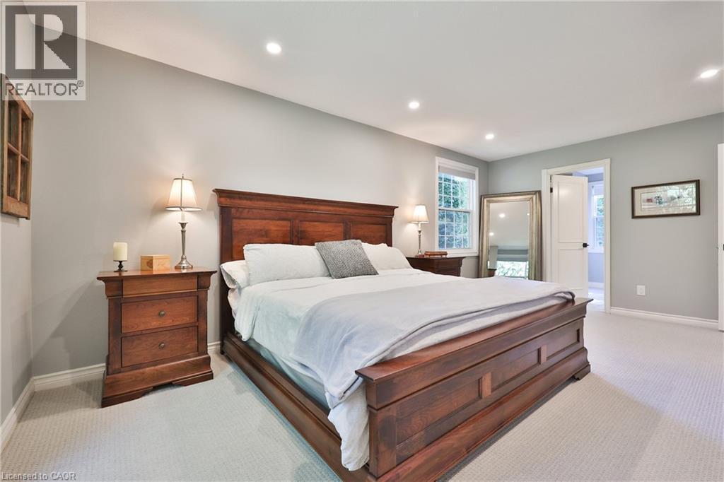 206 Rossmore Boulevard, Burlington, ON - Indoor Photo Showing Bedroom