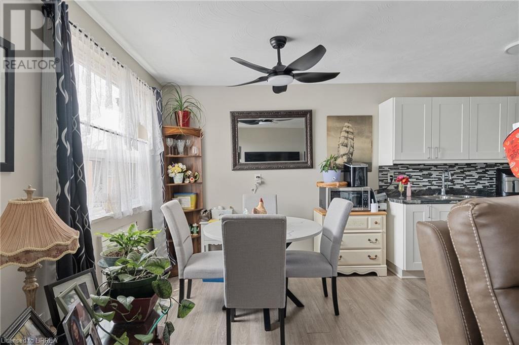 Dining area with light wood-type flooring and a ceiling fan - 485 Thorold Road Unit# 323, Welland, ON - Indoor Photo Showing Dining Room