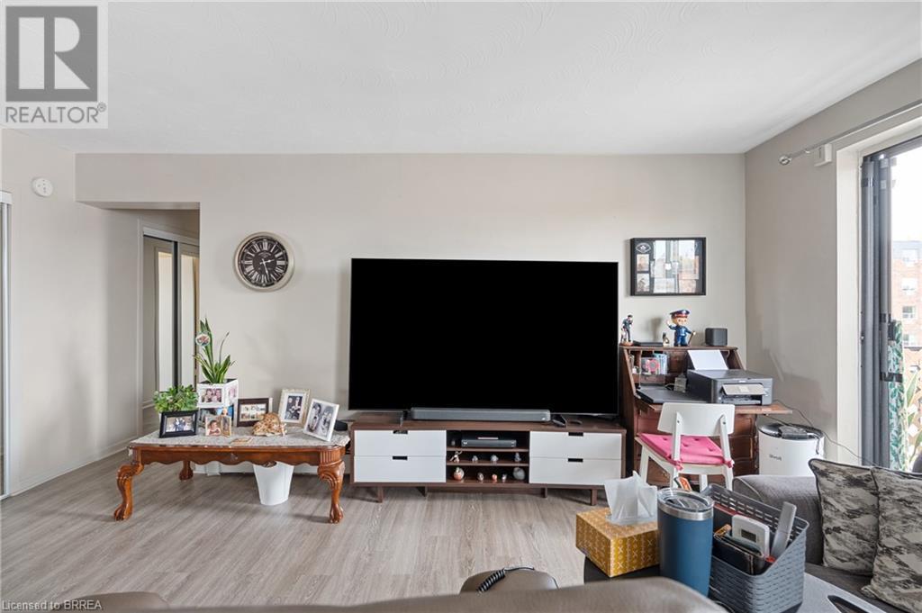 Living room with wood finished floors - 485 Thorold Road Unit# 323, Welland, ON - Indoor