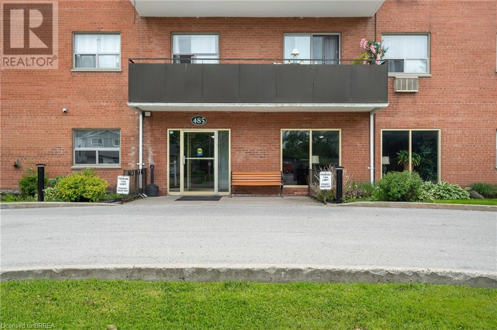 View of building exterior - 485 Thorold Road Unit# 323, Welland, ON - Outdoor With Exterior