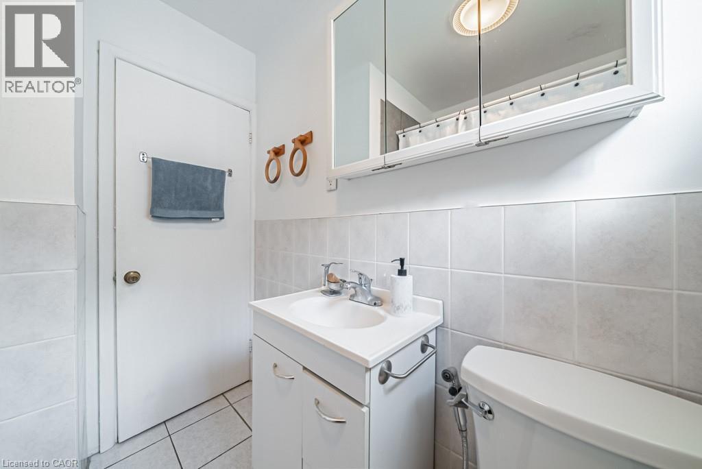 1089 Meredith Avenue, Mississauga, ON - Indoor Photo Showing Bathroom