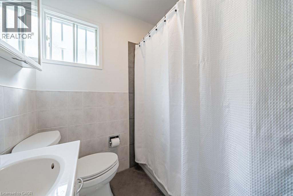 1089 Meredith Avenue, Mississauga, ON - Indoor Photo Showing Bathroom