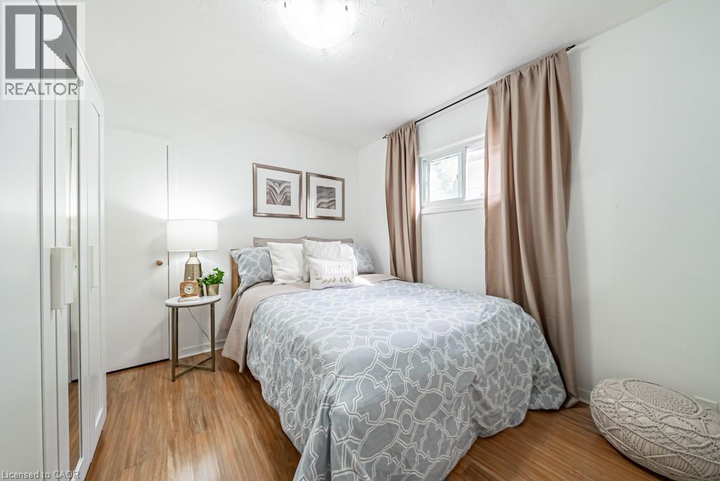 1089 Meredith Avenue, Mississauga, ON - Indoor Photo Showing Bedroom