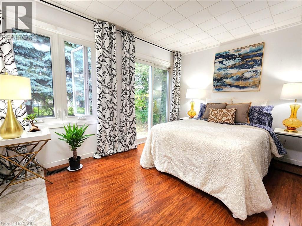 1089 Meredith Avenue, Mississauga, ON - Indoor Photo Showing Bedroom