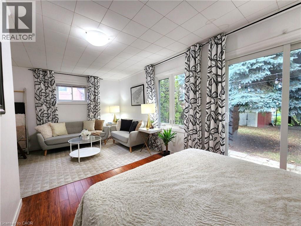 1089 Meredith Avenue, Mississauga, ON - Indoor Photo Showing Bedroom