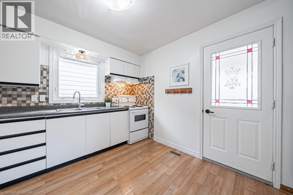 1089 Meredith Avenue, Mississauga, ON - Indoor Photo Showing Kitchen With Double Sink