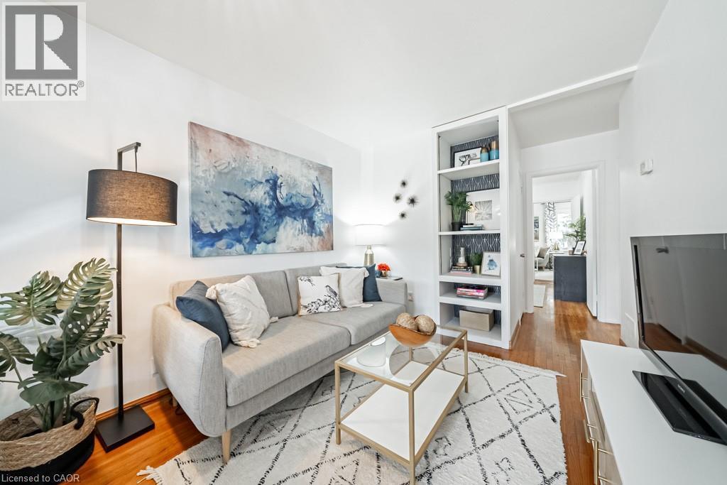 1089 Meredith Avenue, Mississauga, ON - Indoor Photo Showing Living Room