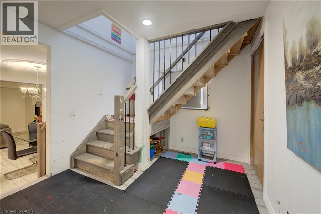 31 Bonfair Court, Kitchener, ON - Indoor Photo Showing Other Room